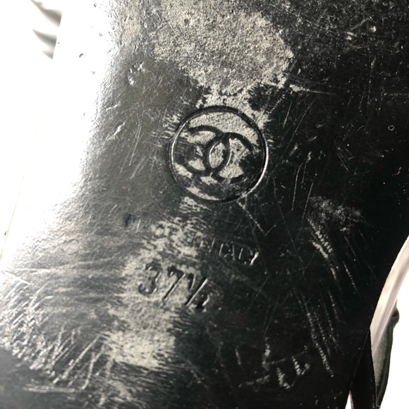 CHANEL Lambskin crystal encrusted gold link sandal - Picture 8 of 16